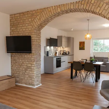 Hirschmann 1 Mit Terrasse Апартаменты *