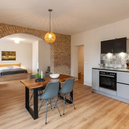 Hirschmann 1 Mit Terrasse *